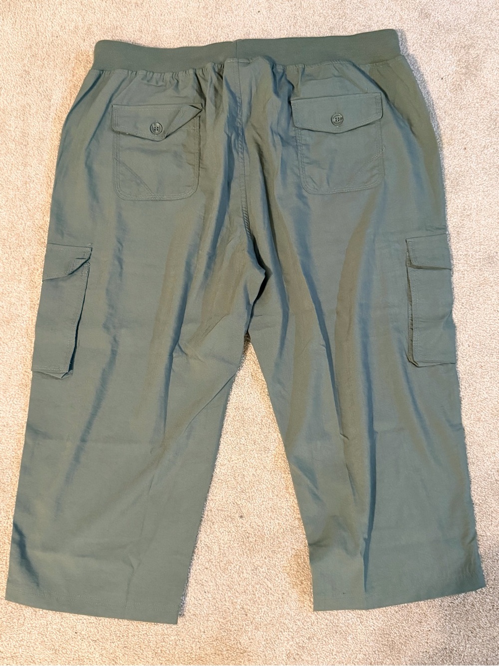 Women’s Olive Green Cargo Capri Pants